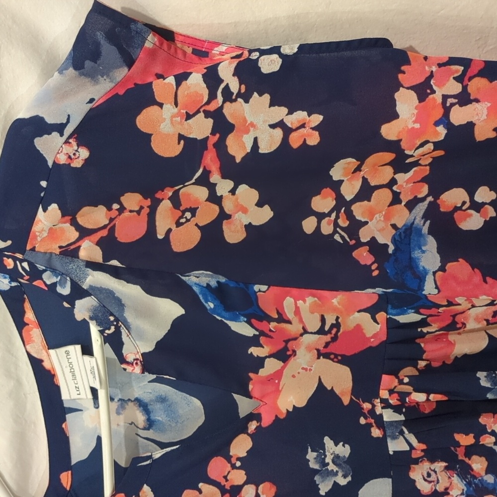 Liz Claiborne | Navy Floral Crepe Top Cap Sleeves Pull Over Shirt Tail Hem | XL - Picture 4 of 9